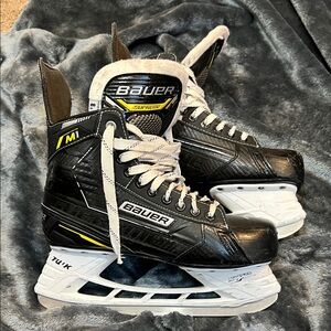 Bauer Supreme M1 hockey skates